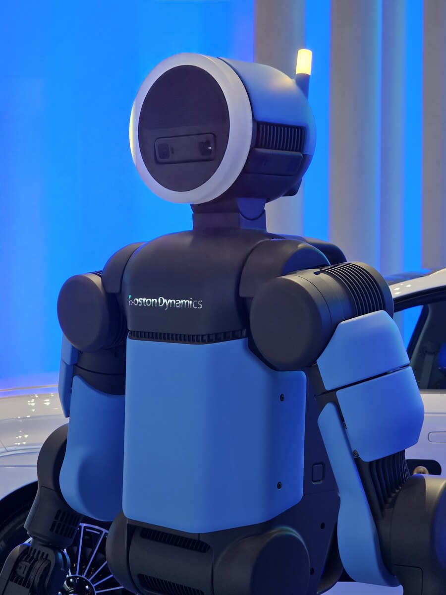 Boston Dynamics Atlas on display at Hyundai Motorstudio Goyang, July 2026.
