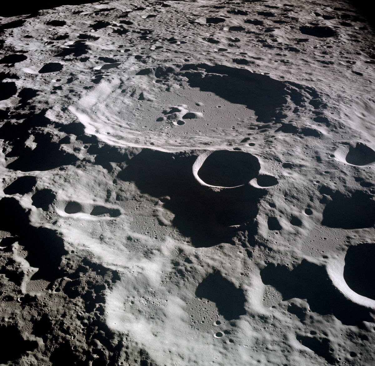 Daedalus crater photographed by Apollo 11 in July 1969; lunar terrain illustration.